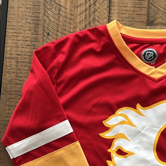 Calgary Flames Jersey - Youth Medium 7-8 - Picture 3 of 8